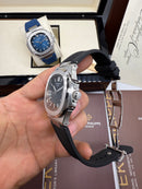 Patek Philippe Nautilus 39mm, Mostrador Preto, Pulseira Borracha