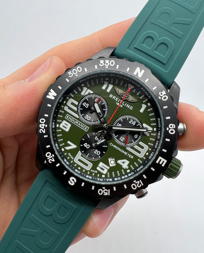 Breitling ENDURANCE PRO Aço 44mm - OxiBlack - Mostrador Verde