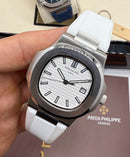 Patek Philippe Nautilus 39mm, Mostrador Branco, Pulseira Borracha