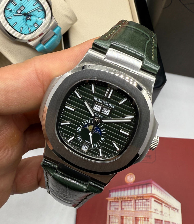 Patek Philippe Nautilus 39mm, Mostrador Verde, Pulseira Couro