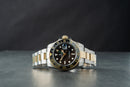 Rolex GMT-Master II 40mm Aço/Dourado Mostrador Preto Luneta Preta