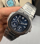 Patek Philippe Nautilus Fases da Lua 40mm, Aço, Mostrador Azul