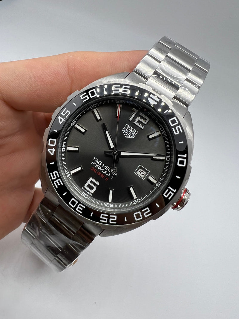TAG Heuer F1 43mm Aço Mostrador Cinza, Luneta Preta