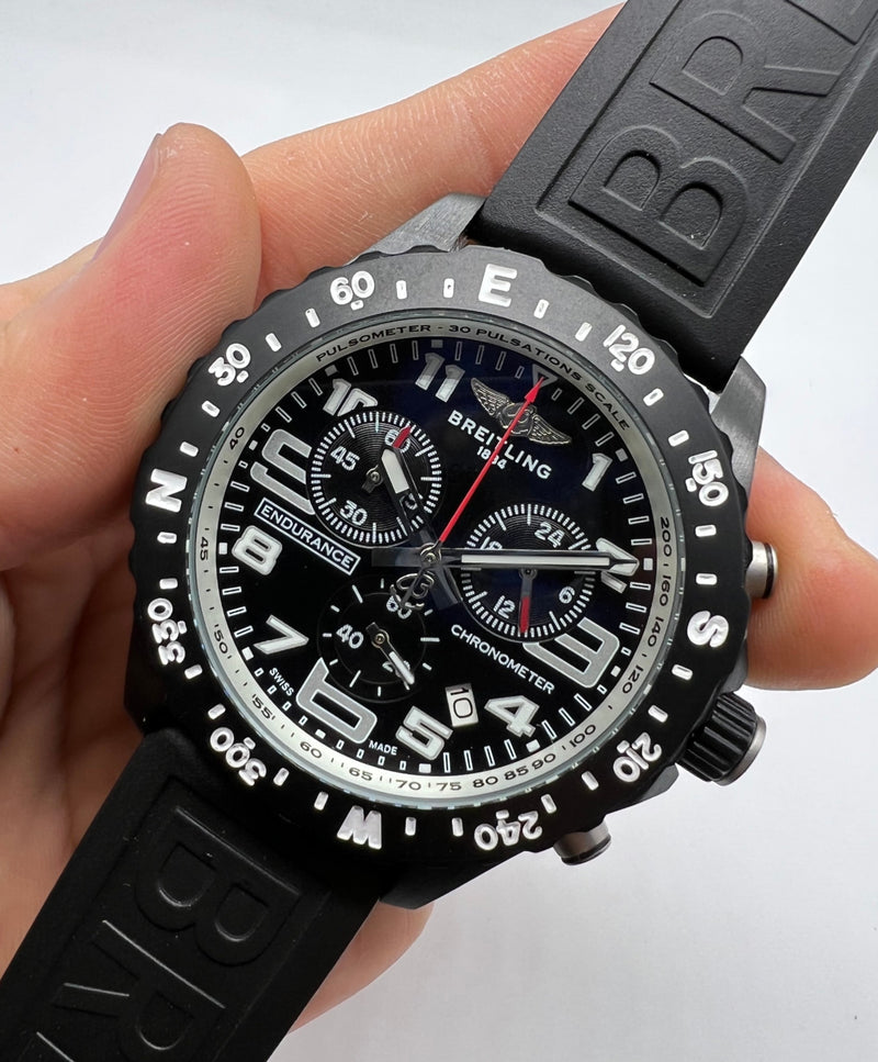 Breitling ENDURANCE PRO Aço 44mm - OxiBlack - Mostrador Preto