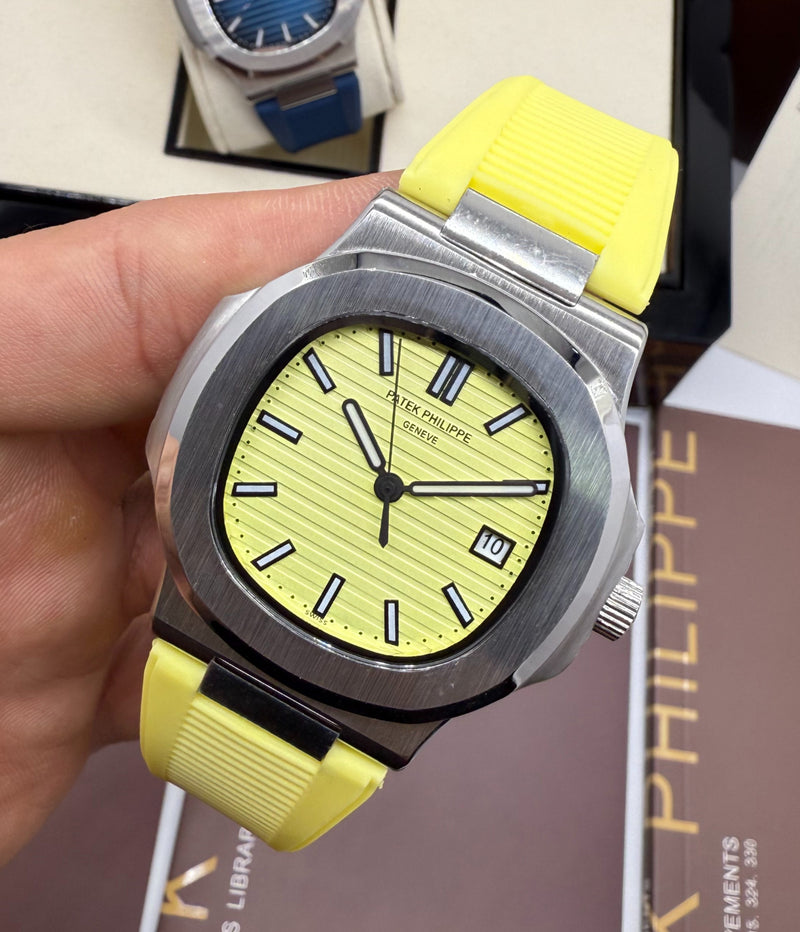 Patek Philippe Nautilus 39mm, Mostrador Amarelo, Pulseira Borracha