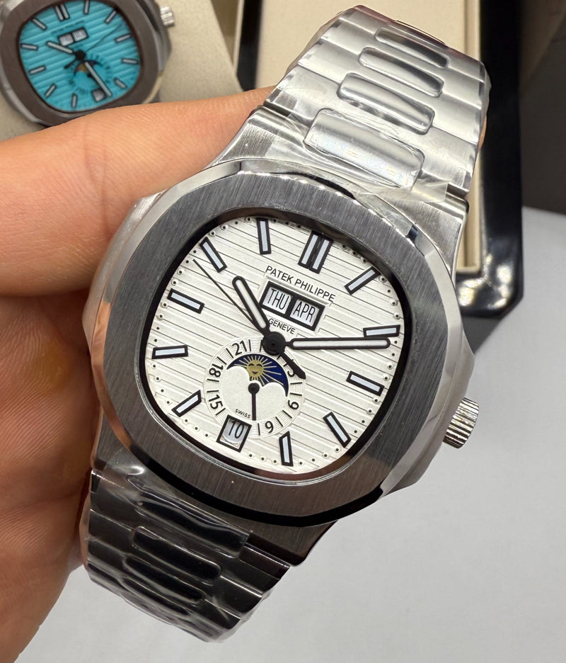 Patek Philippe Nautilus 39mm, Mostrador Branco, Pulseira Aço