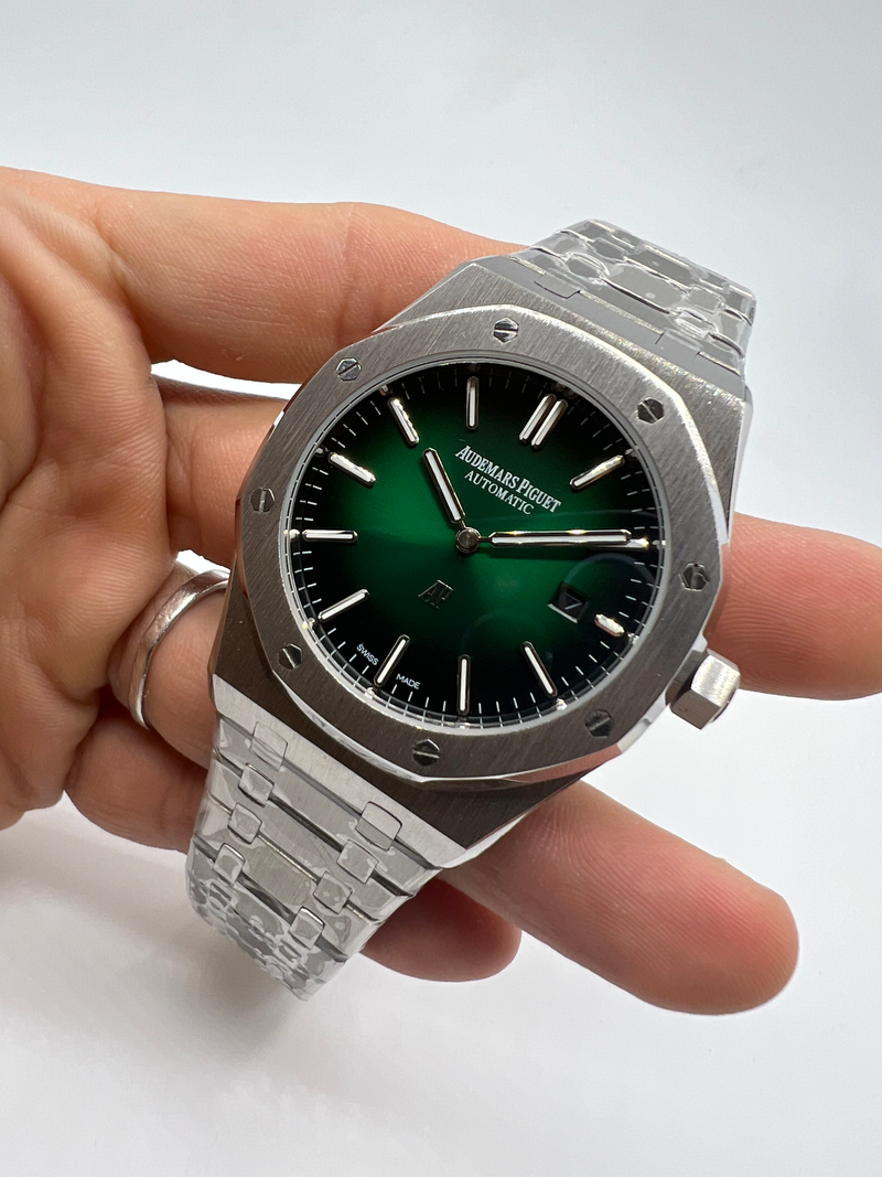 Audemars Piguet Royal Oak 39mm Aço Mostrador Verde Bezel e Pulseira em Aço