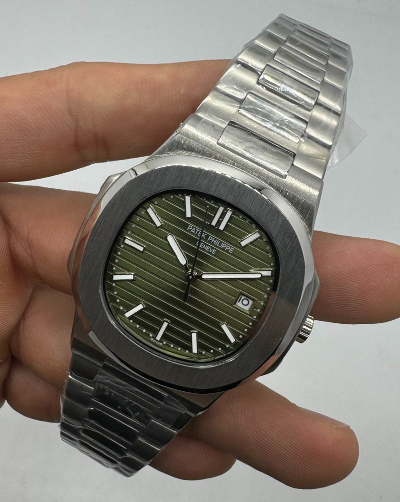 Patek Philippe Nautilus 39mm, Mostrador Verde, Pulseira Aço
