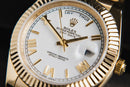 Rolex Day-Date 40mm Dourado, Mostrador Branco Luneta Canelada