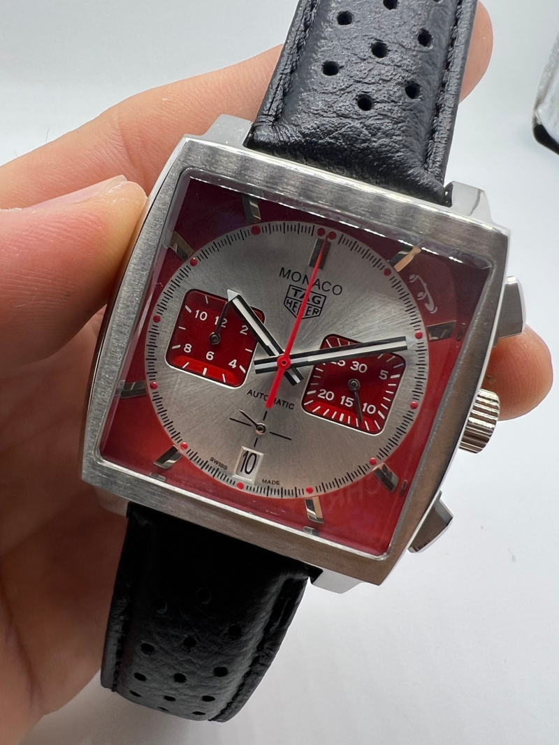 TAG Heuer Mônaco Cronógrafo, 39mm, Mostrador Prata e Vermelho