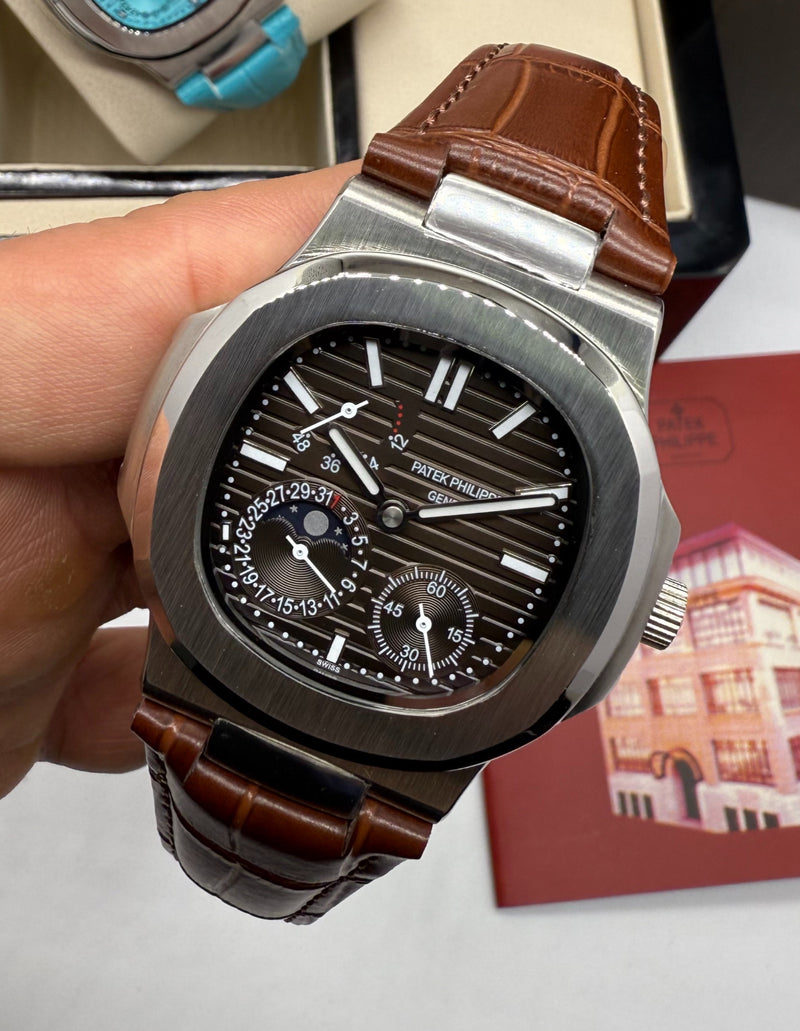 Patek Philippe Nautilus Fases da Lua 40mm, Aço, Mostrador Marrom