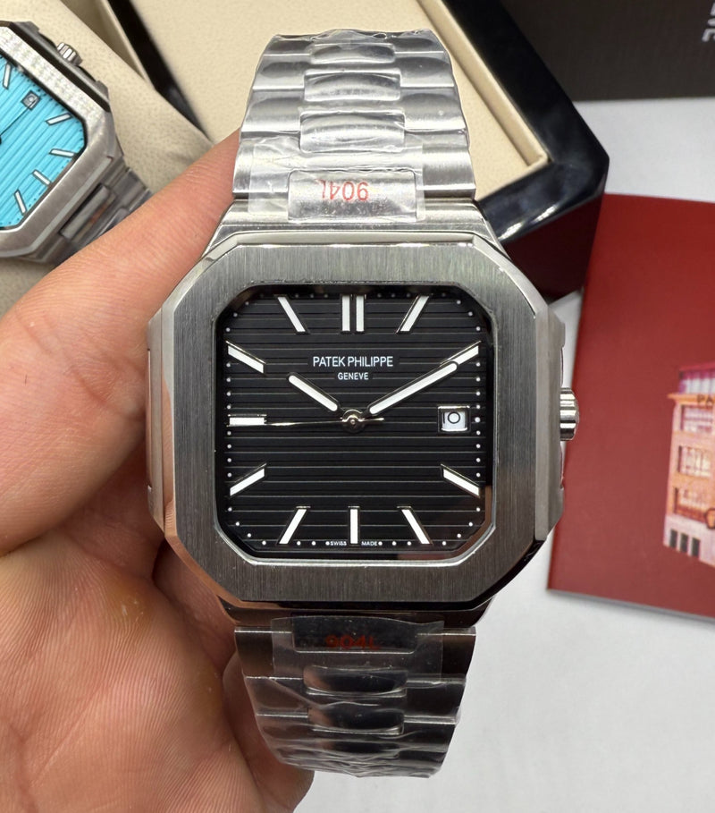 Patek Philippe Cubitus 40mm, Mostrador Preto, Pulseira Aço