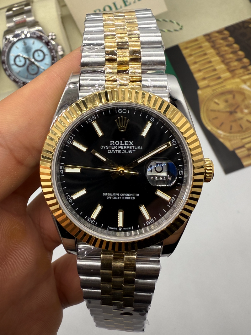 Rolex Datejust 41mm - Aço/Ouro* - Mostrador Preto - Pulseira Jubilee - CLONE