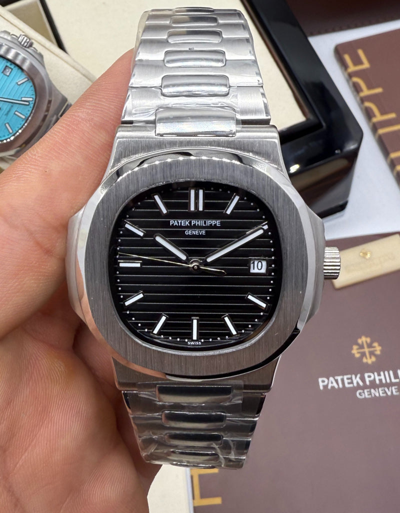 Patek Philippe Nautilus 39mm, Mostrador Preto, Pulseira Aço