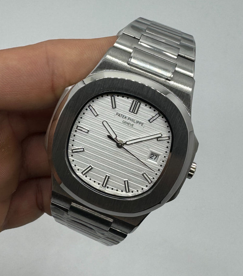 Patek Philippe Nautilus 39mm, Mostrador Branco, Pulseira Aço