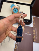 Patek Philippe Nautilus 39mm, Aço/Rose Mostrador Azul, Pulseira Couro