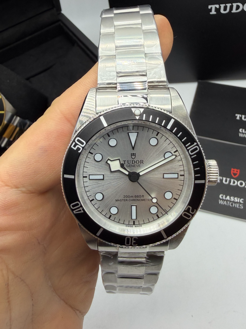 Tudor Black Bay 43mm Aço - Mostrador Prata
