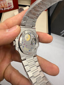 Patek Philippe Nautilus Fases da Lua 40mm, Aço, Mostrador Azul