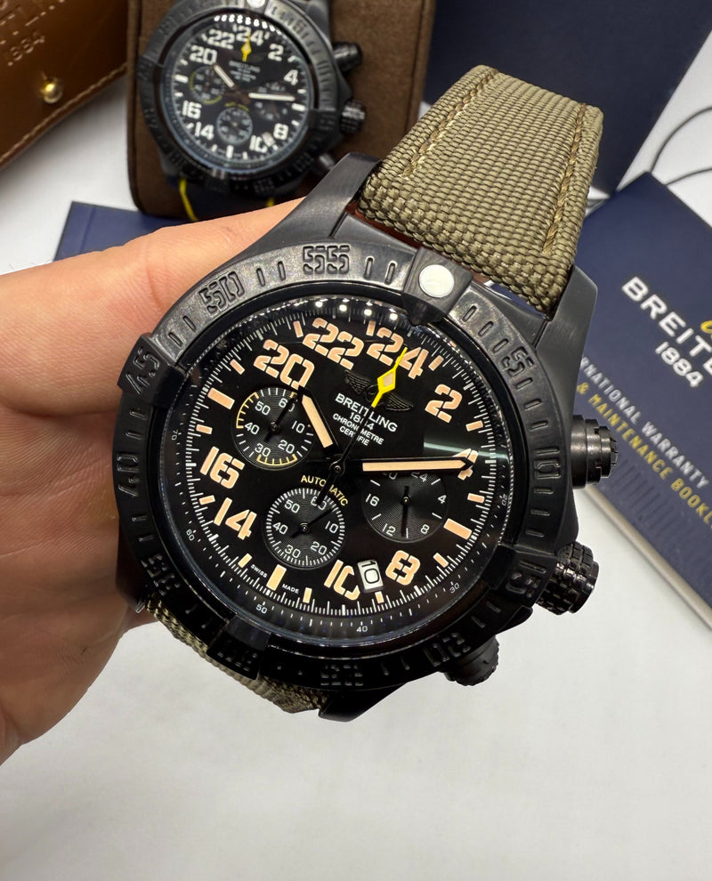 Breitling Super Avenger Aço 46mm Night Mission