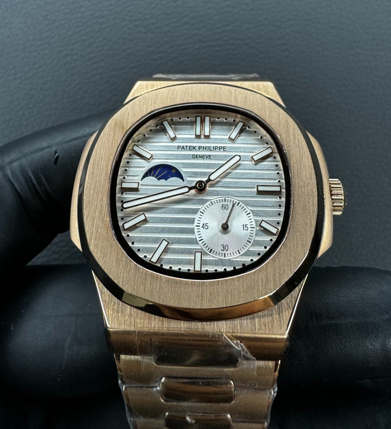 Patek Philippe Nautilus 39mm, Mostrador Branco, Pulseira Aço Rosê