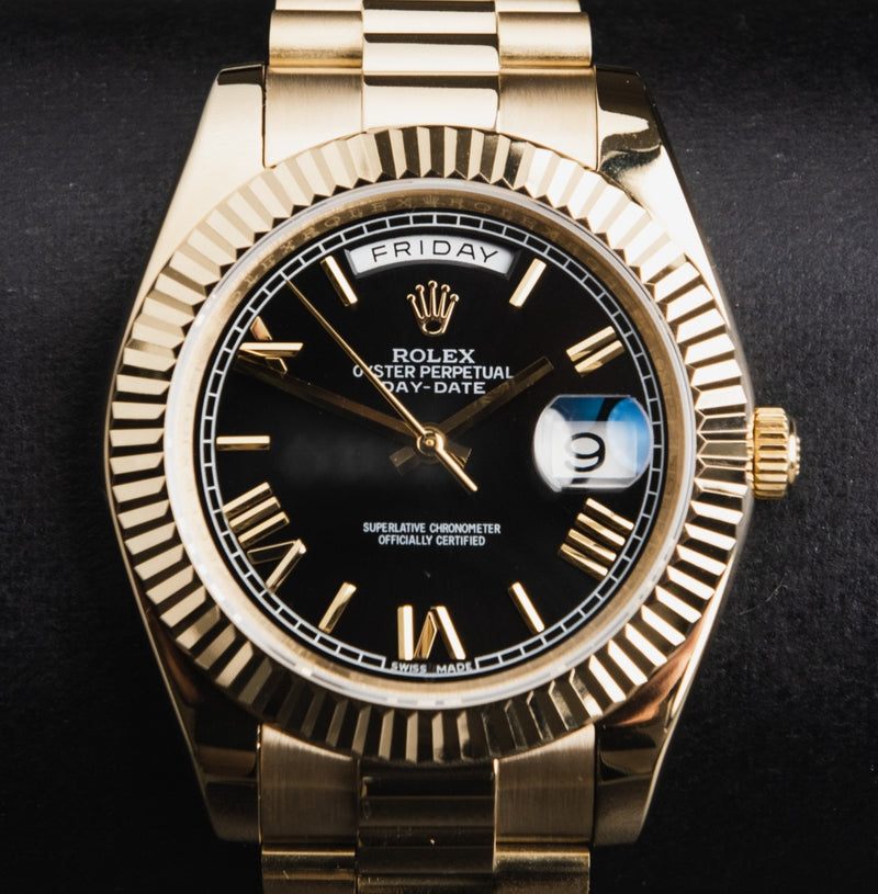Rolex Day-Date 40mm Dourado, Mostrador Preto Luneta Canelada