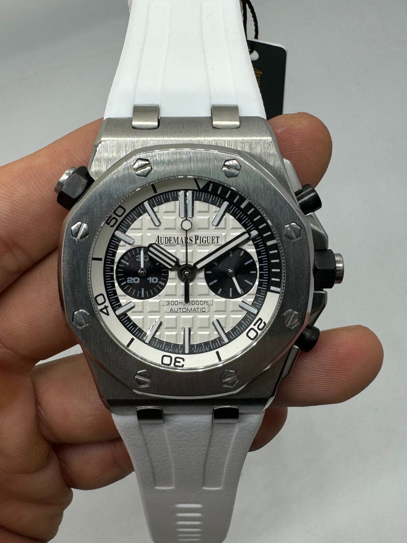 Audemars Piguet Royal Oak Offshore Diver Chrono 43mm, Mostrador Branco