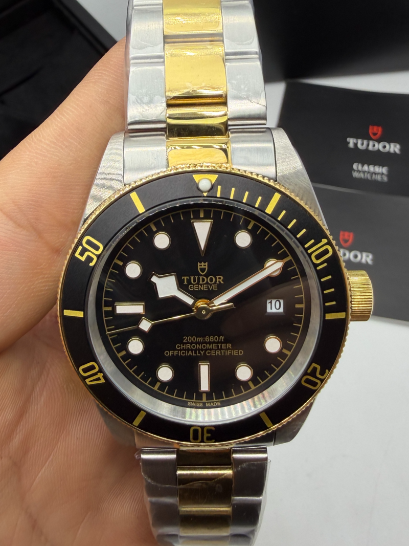 Tudor Black Bay 43mm Aço/Dourado - Mostrador Preto