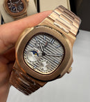 Patek Philippe Nautilus Fases da Lua 40mm, Aço/Rose, Mostrador Prata