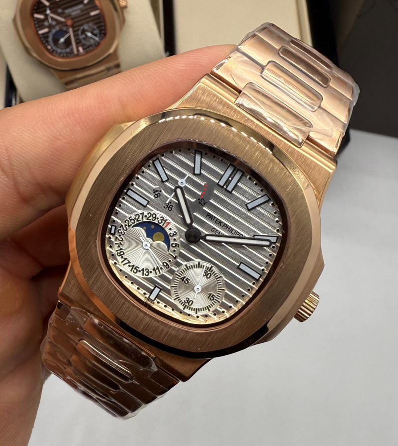 Patek Philippe Nautilus Fases da Lua 40mm, Aço/Rose, Mostrador Prata