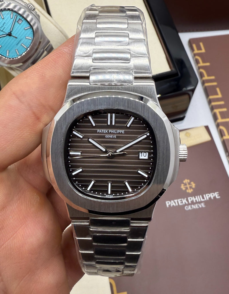 Patek Philippe Nautilus 39mm, Mostrador Marrom, Pulseira Aço
