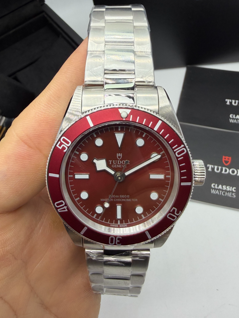 Tudor Black Bay 43mm Aço - Mostrador Vermelho