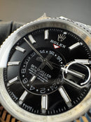 Rolex Sky-Dweller - 42mm Aço - Mostrador Preto - Pulseira Jubilee